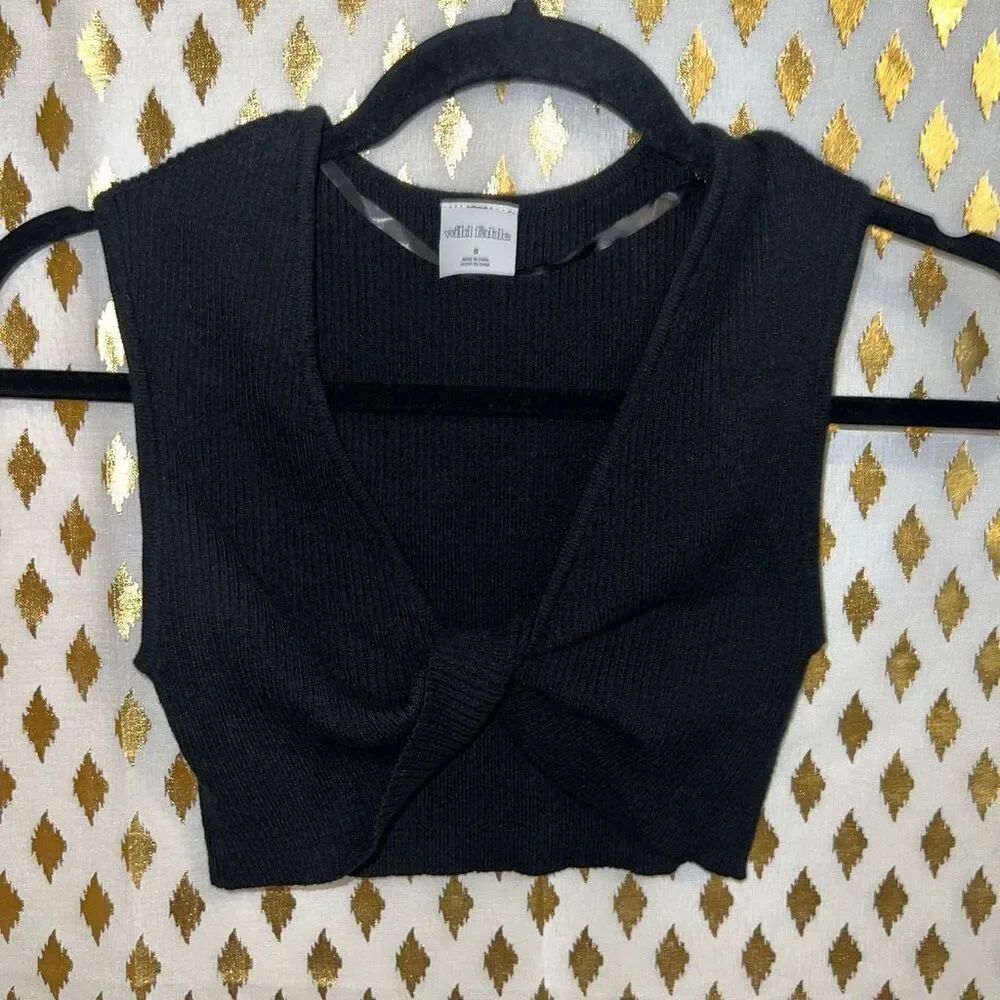 Wild fable twist crop top sweater vest black size S